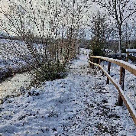 Riverside Cabin Limerick Junction Екстериор снимка