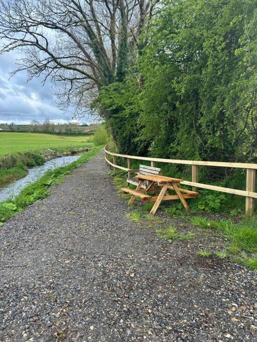 Riverside Cabin Limerick Junction Екстериор снимка
