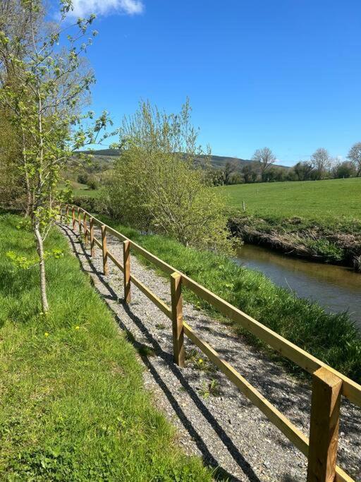 Riverside Cabin Limerick Junction Екстериор снимка